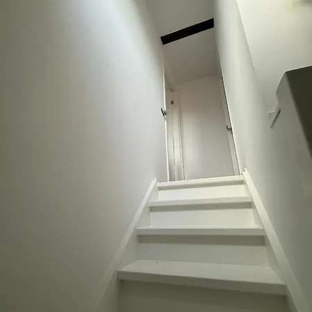 Stylish 1-bedroom In * アイントホーフェン