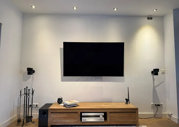 Stylish 1-bedroom In * アイントホーフェン